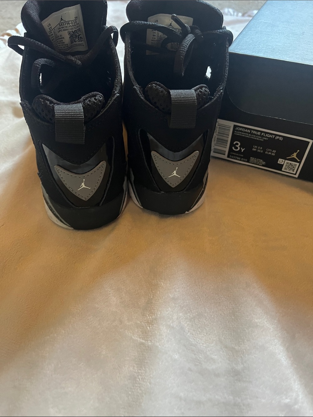 Jordan True Flight (PS) Black/White-Black-Cool Grey 3Y - Picture 2 of 6